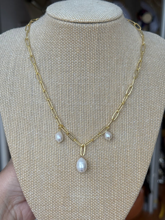 Sol Pearl Necklace