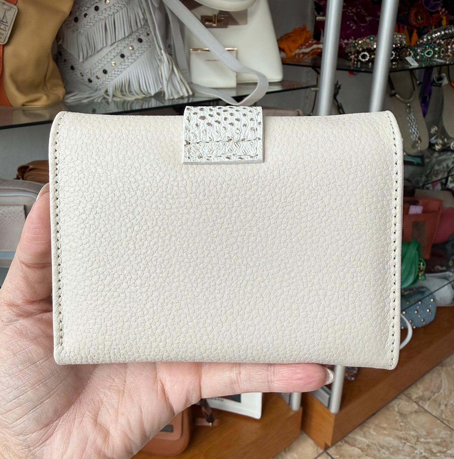 HARA Medium Wallet (NO RETURNS OR EXCHANGE)