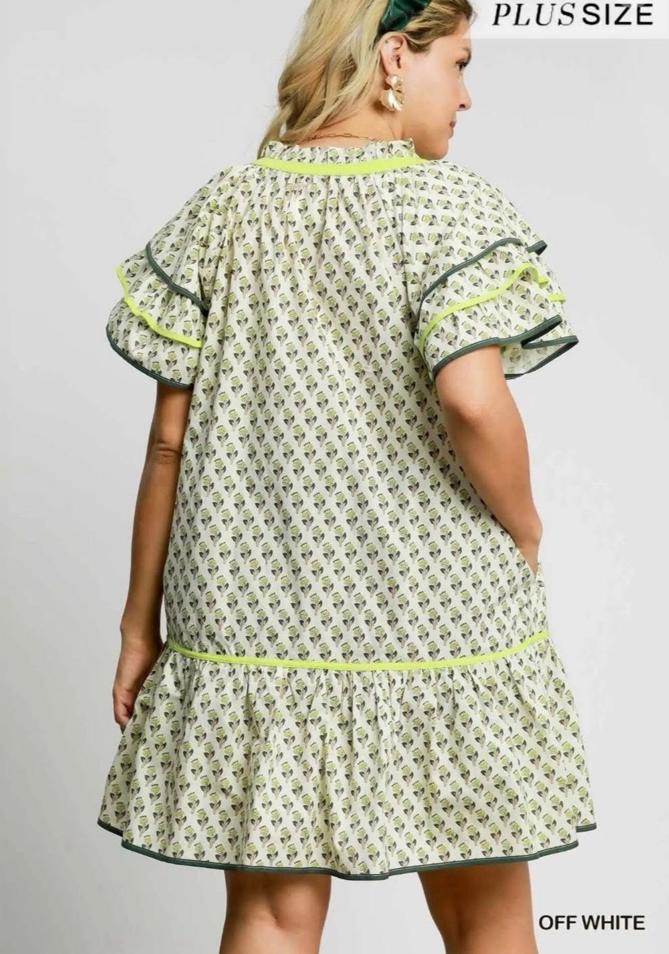 Green/Off White Mix Flutter Sleeves Mini Dress (PLUS)