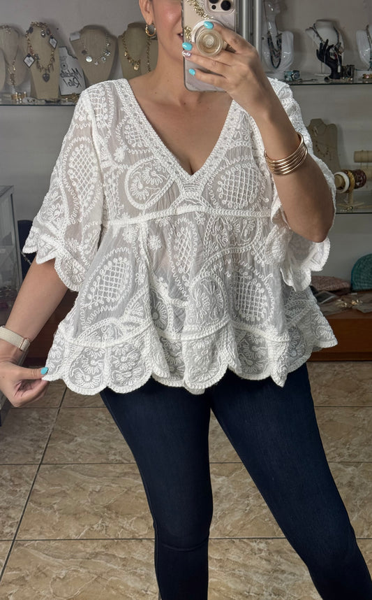 White Paisley OS Top (NO RETURNS OR EXCHANGE)