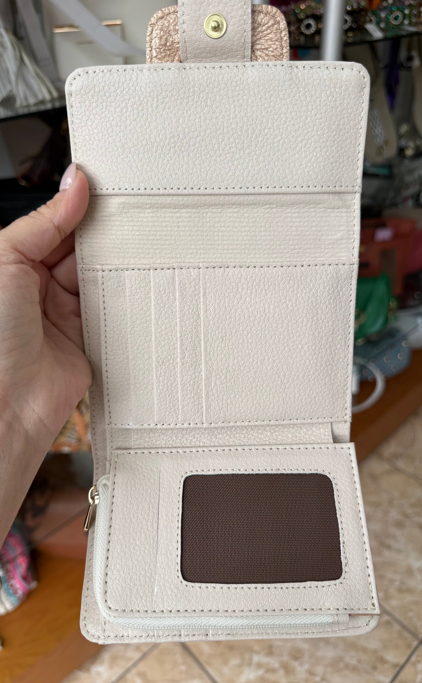 HARA Medium Wallet (NO RETURNS OR EXCHANGE)