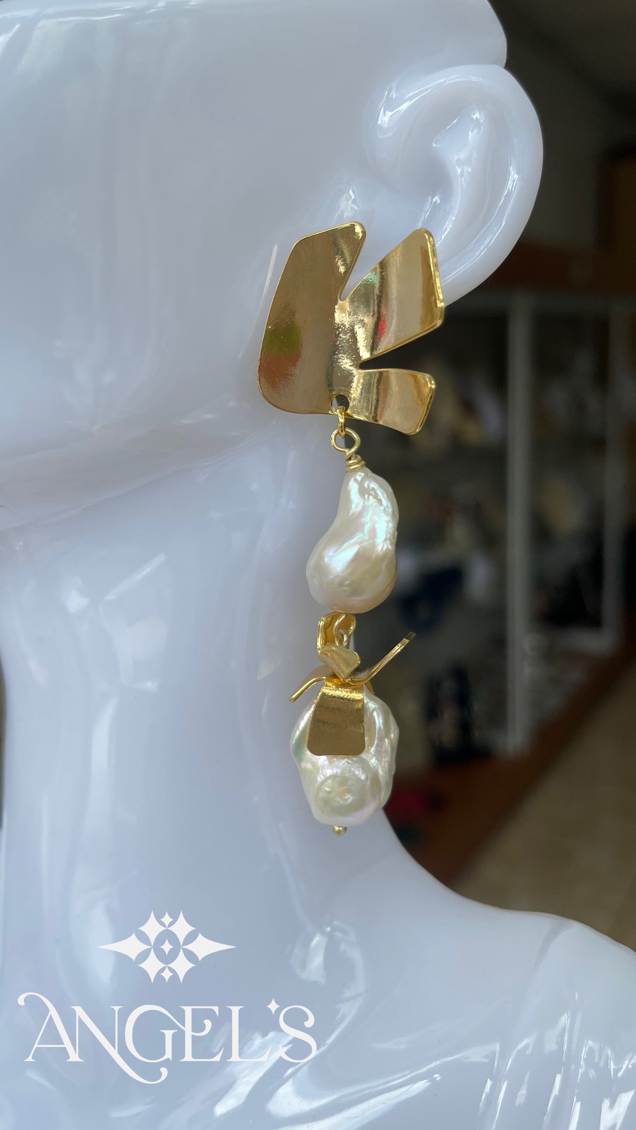 Demi Cola Pearl Earrings